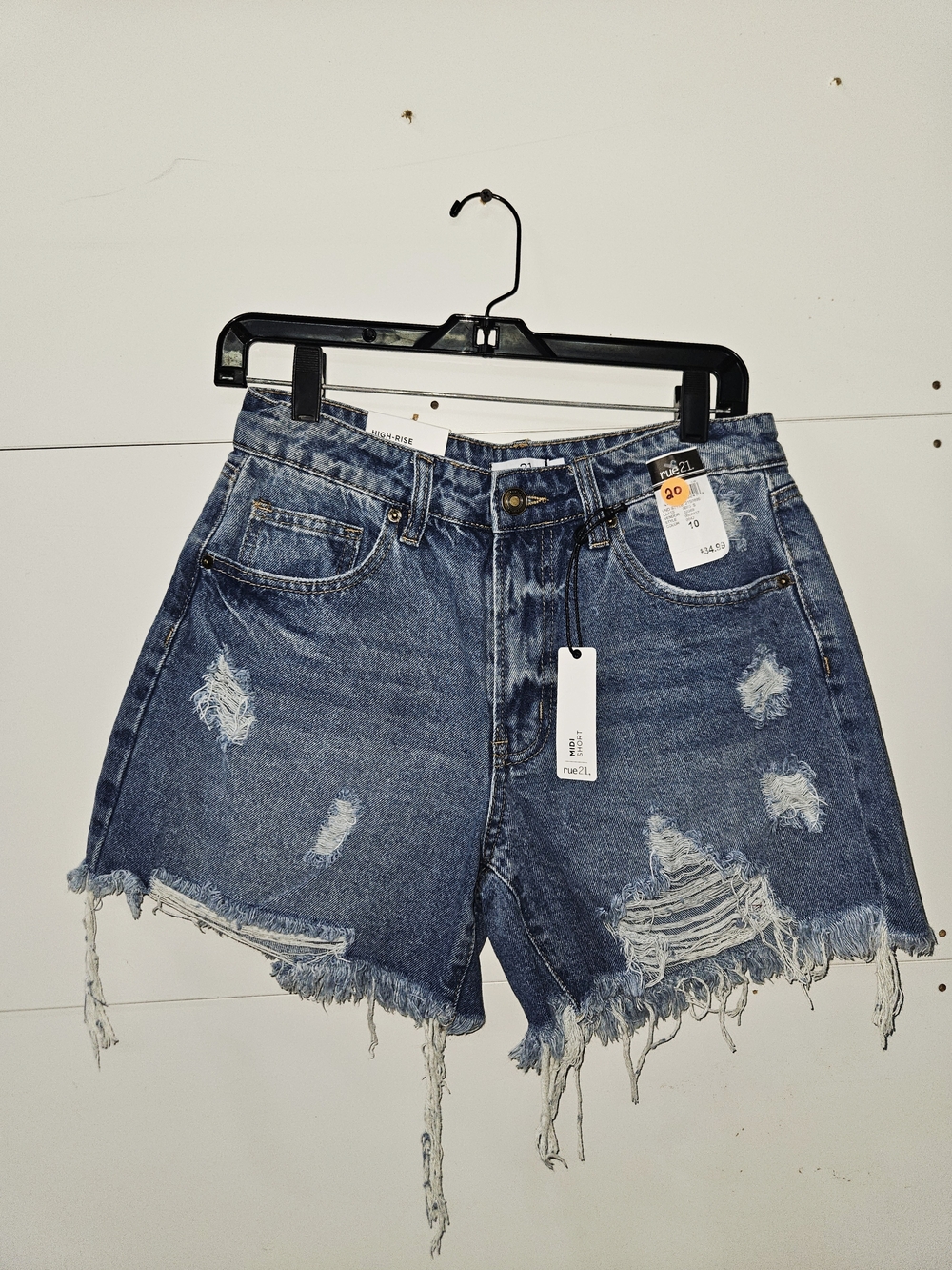 Brand new Women's Rue21 blue jean shorts distressed midi short size 10 Summer